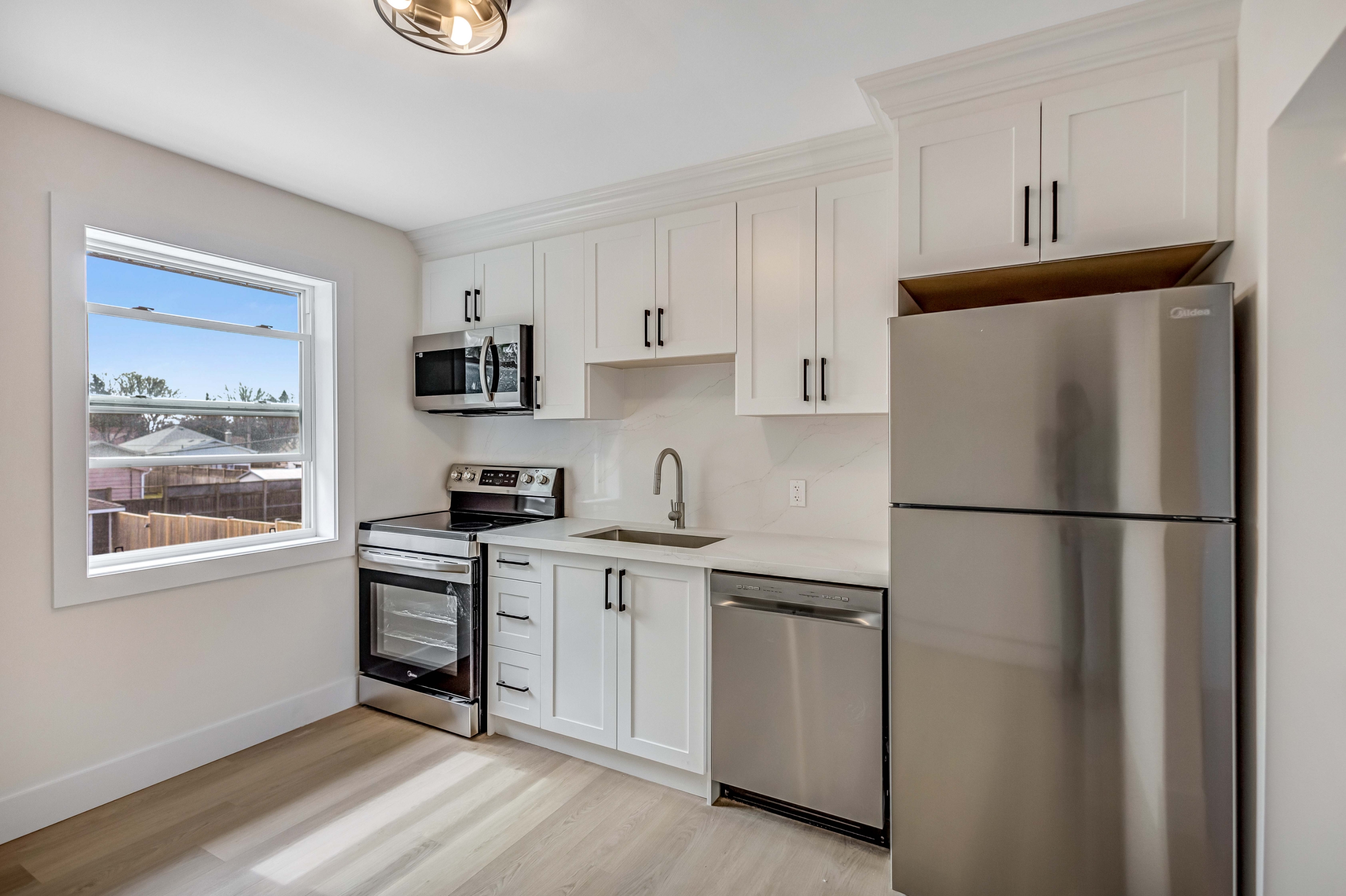 1889 Wavell Street - 1887 Upper